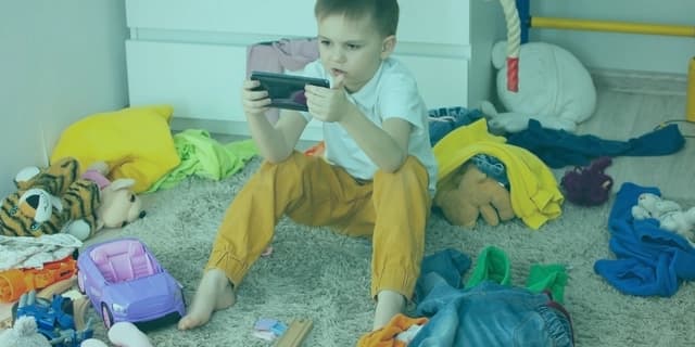 |Oyun, çocukların dünyayı keşfetme yoludur. Peki oyun neden bu kadar önemlidir? Oyun çağındaki bir çocuk, yalnızca zaman geçirmek veya eğlenmek için oynamaz; aslında oyun, onun zihinsel, sosyal ve duygusal gelişimi için en kritik araçlardan biridir. Bu yazımızda, oyun çağının gizemli dünyasına adım atarken, gelişim psikolojisi, eğitim psikolojisi ve psikolojik kitaplar ışığında, bilimsel kaynaklarla desteklenen bir keşfe çıkacağız.
