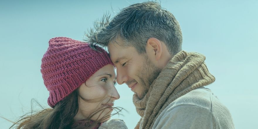 Sevgililer Gününde “Yalnız” Olma Psikolojisi: Bir Eksiklik mi, Fırsat mı?